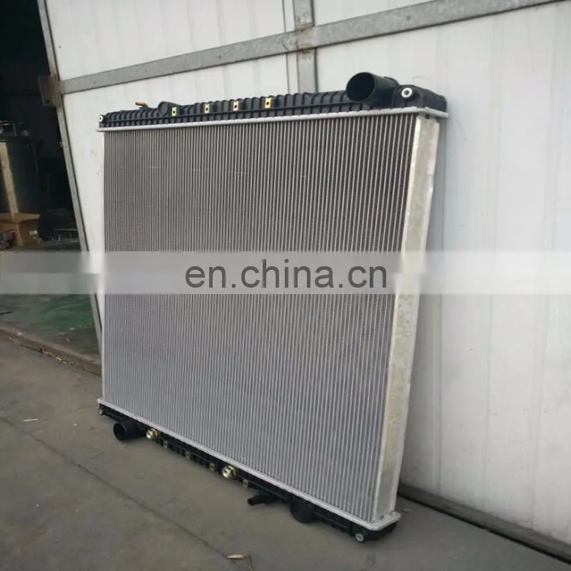 Radiator for Freightliner Cascadia 2001-1728--.jpg