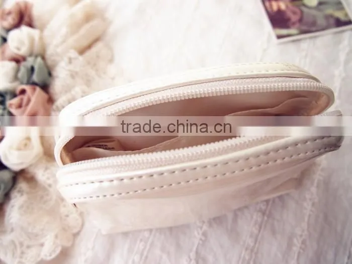 Brief and exquisite half-round pearl white PU cosmetic bag