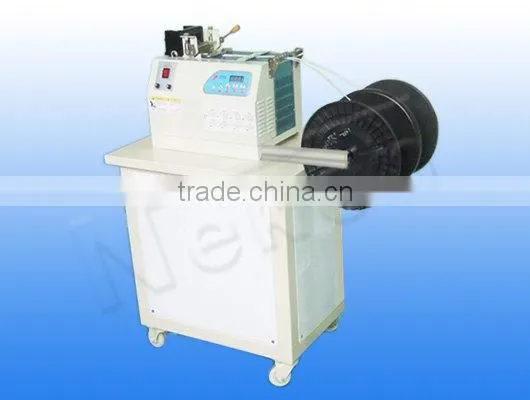 Ultrasonic trademark cutting machine