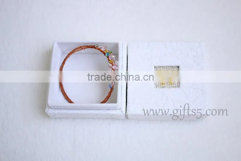 New arrival wholesale wedding jewelry gift boxes with beaded name plate of W
