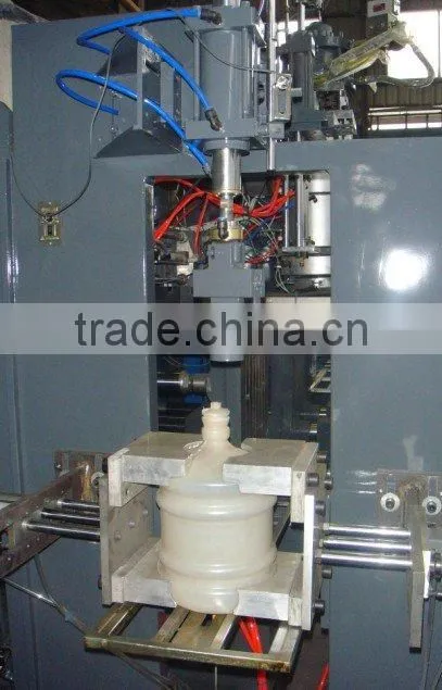 Sell automatic blow molding machine