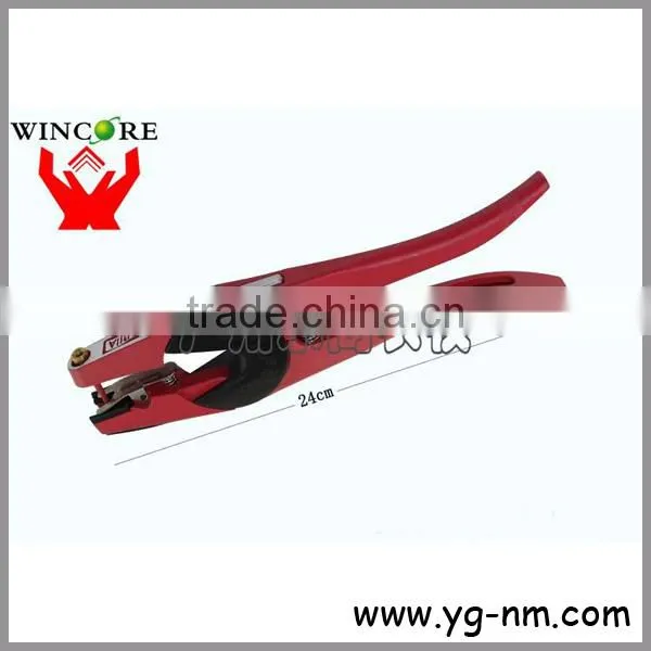 ear tag plier