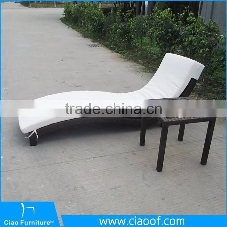 Outdoor Wicker Rattan Stackable Sun Lounger / Pool Deck Chairs / Sun Lounger