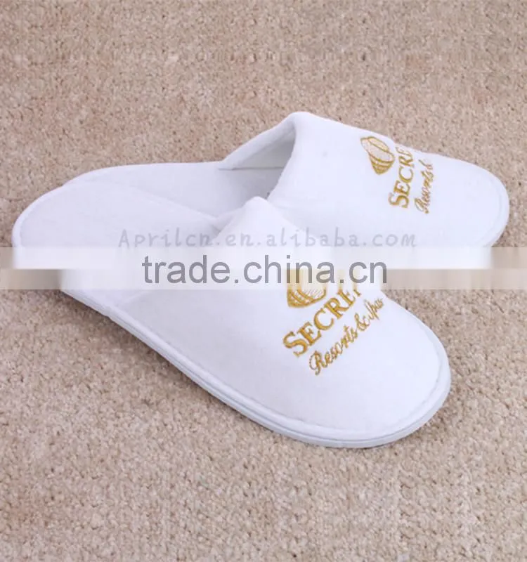 Fancy Disposable Hotel Slippers With Embroidered Logo