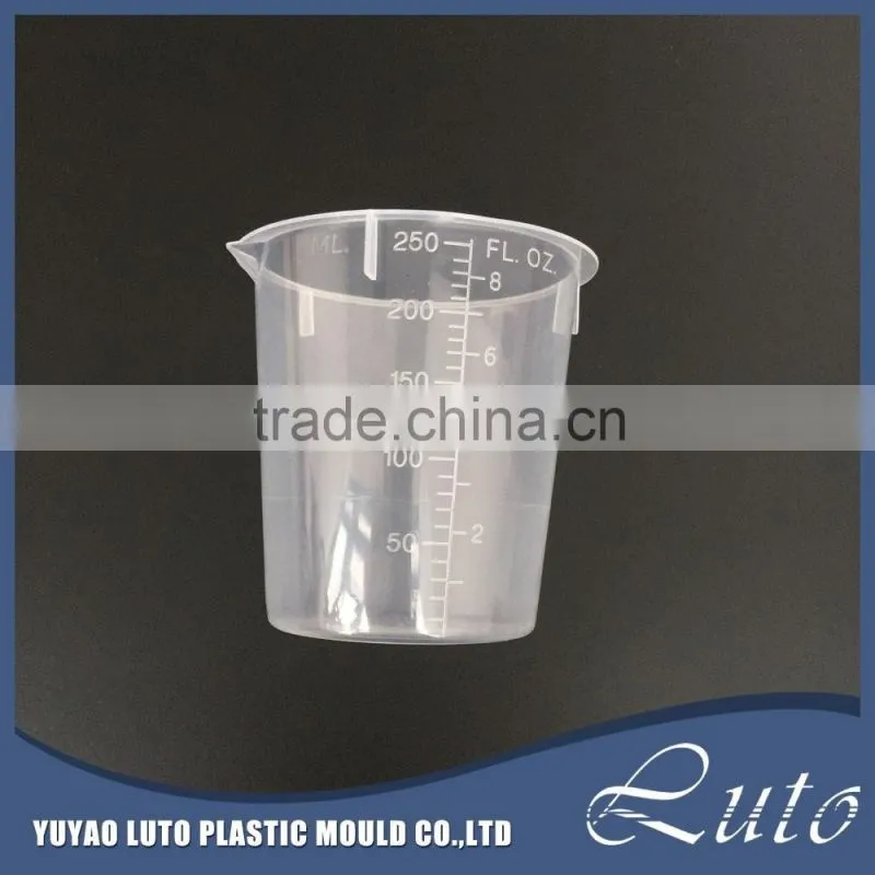Plastic 250ml disposable transparent medical measuring cup