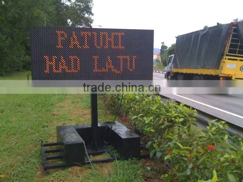 P31.25 Amber color VMS variable message signs for traffic guidance