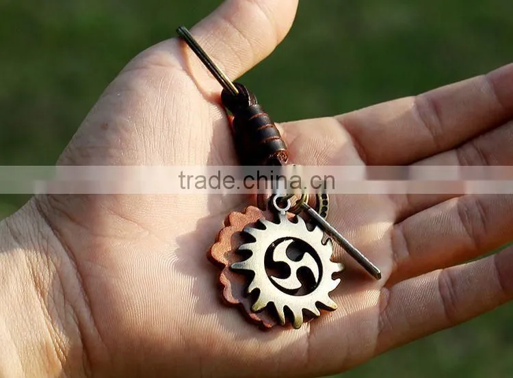 2015 Yiwu Factory Direct Sale Punk Shaped New Design Keychain with Metal Pendant