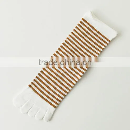 Best Socks Manufacturer Japanese OEM Design Red Black Stripes Pure Cotton Knitting Women Toe Socks
