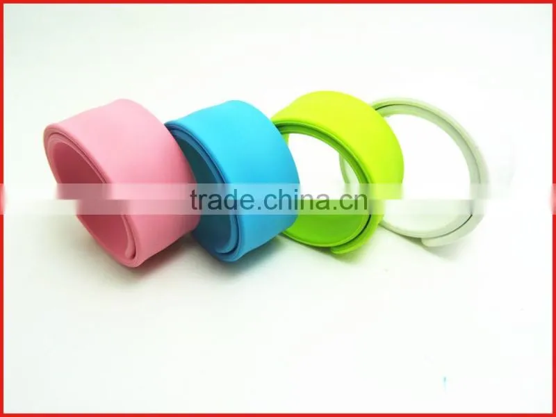 Remote controlled led bracelet