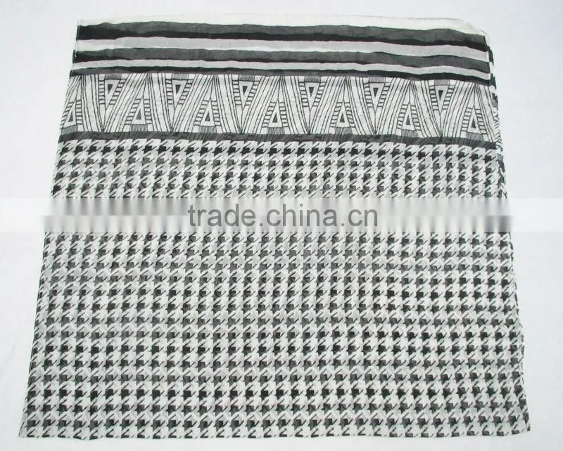 Houndstooth pattern scarf,Black and white plaid scarf,Fashion accessories