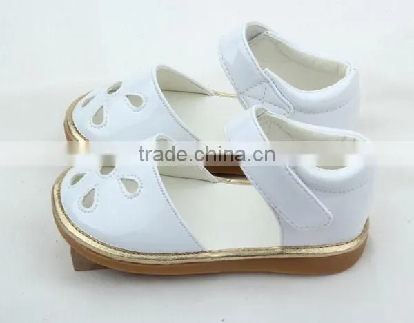 Hot selling skidproof petal squeaky toddler music notes shoes