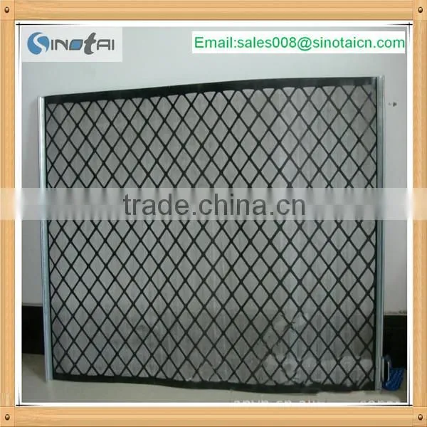Hook strip soft shaker screen