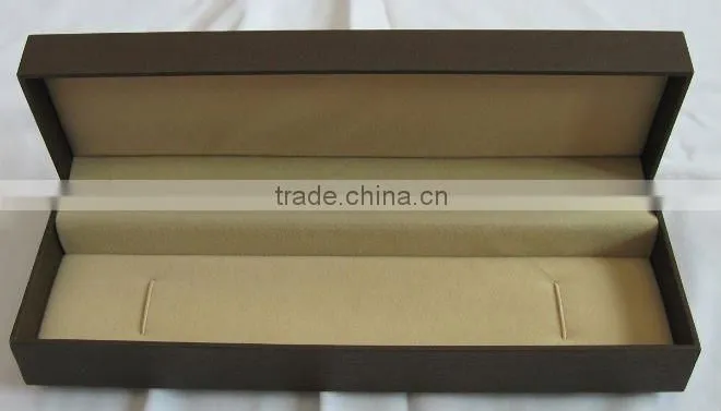 Necklace displaying case