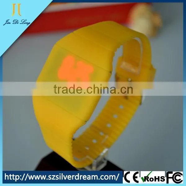 China vogue wholesale cheap custom beautiful silicone led watch