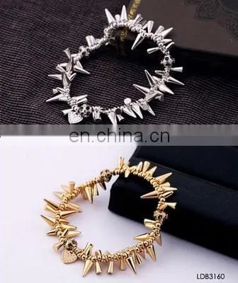 Rivet mix with skull betrayer silver and gold imitation bracelet