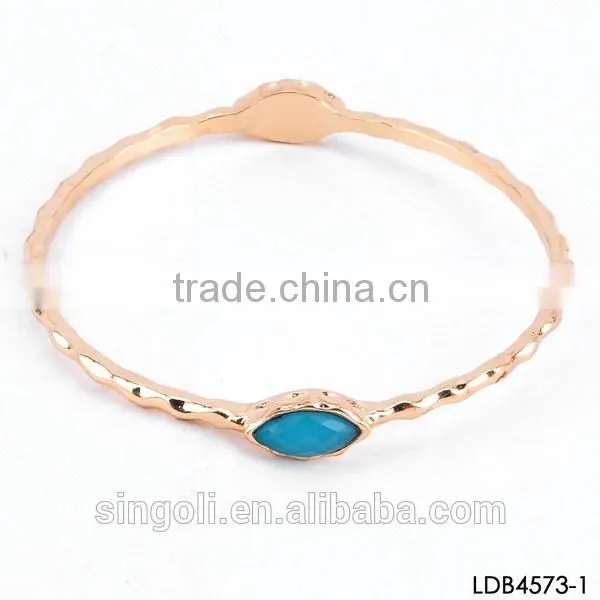 Lacquer wave shape gold bangle hammered thin alloy bracelet gold with emerald charm bracelet alibaba china supplier