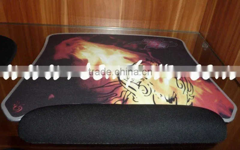 Aluminium board gaming mouse pad with wrist wrist