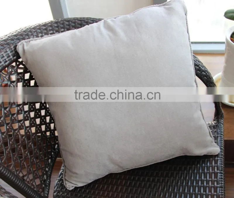 low MOQ traditional polyester polyester cushions home decor pillow