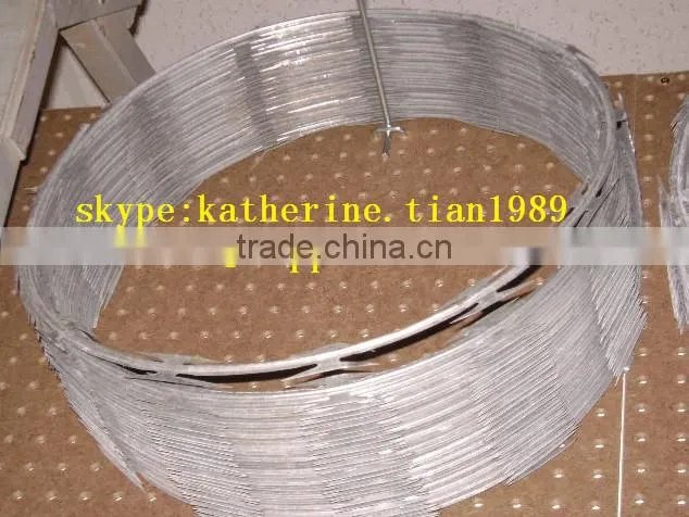 CBT 65 razor wire factory hot dipped galvanzied razor wire fencing military concertina wire