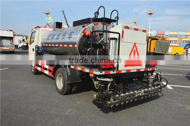 Dongfeng 4000L pitch sprayer truck for sale