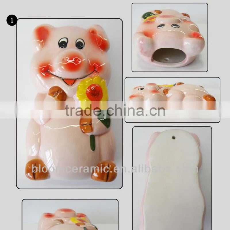 Ceramic humidifier pig shaped with metal "S" hook