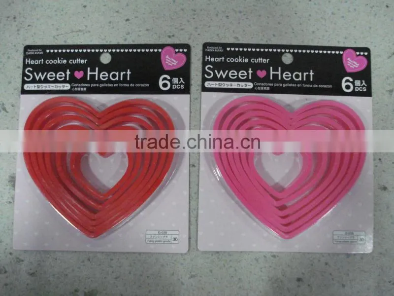 Fancy design DIY sandwich cutter heart shaped plastic cake mold