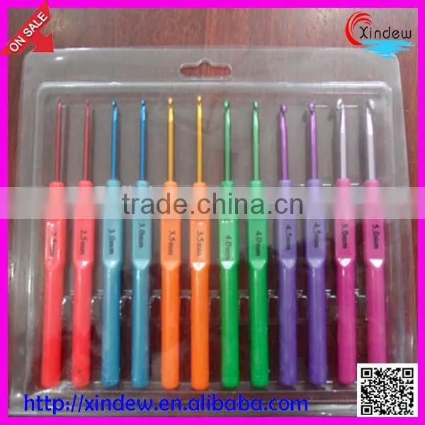 Plastic handle aluminum crochet hook