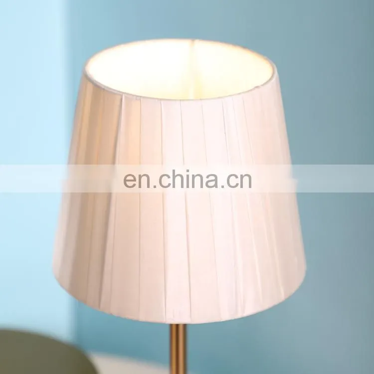Popular modern design indoor lighting crystal decorative hotel bedroom gold metal table lamp