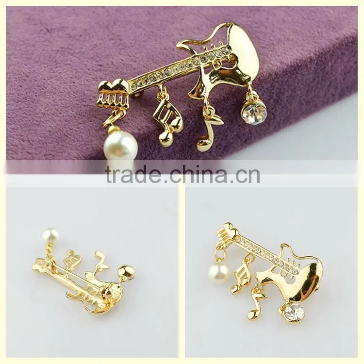 Fashion 2014 new gold guitar instrument pearl brooches wholesale