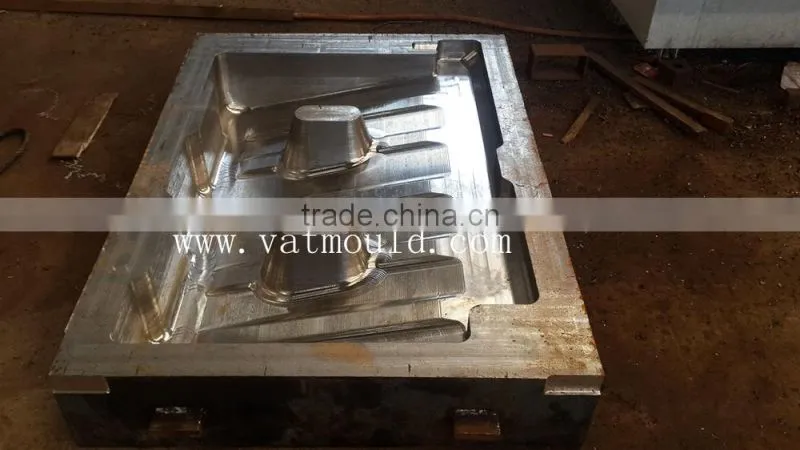 2015 most popular new technology high quality HDPE palstic material traffic road barrier blow mould
