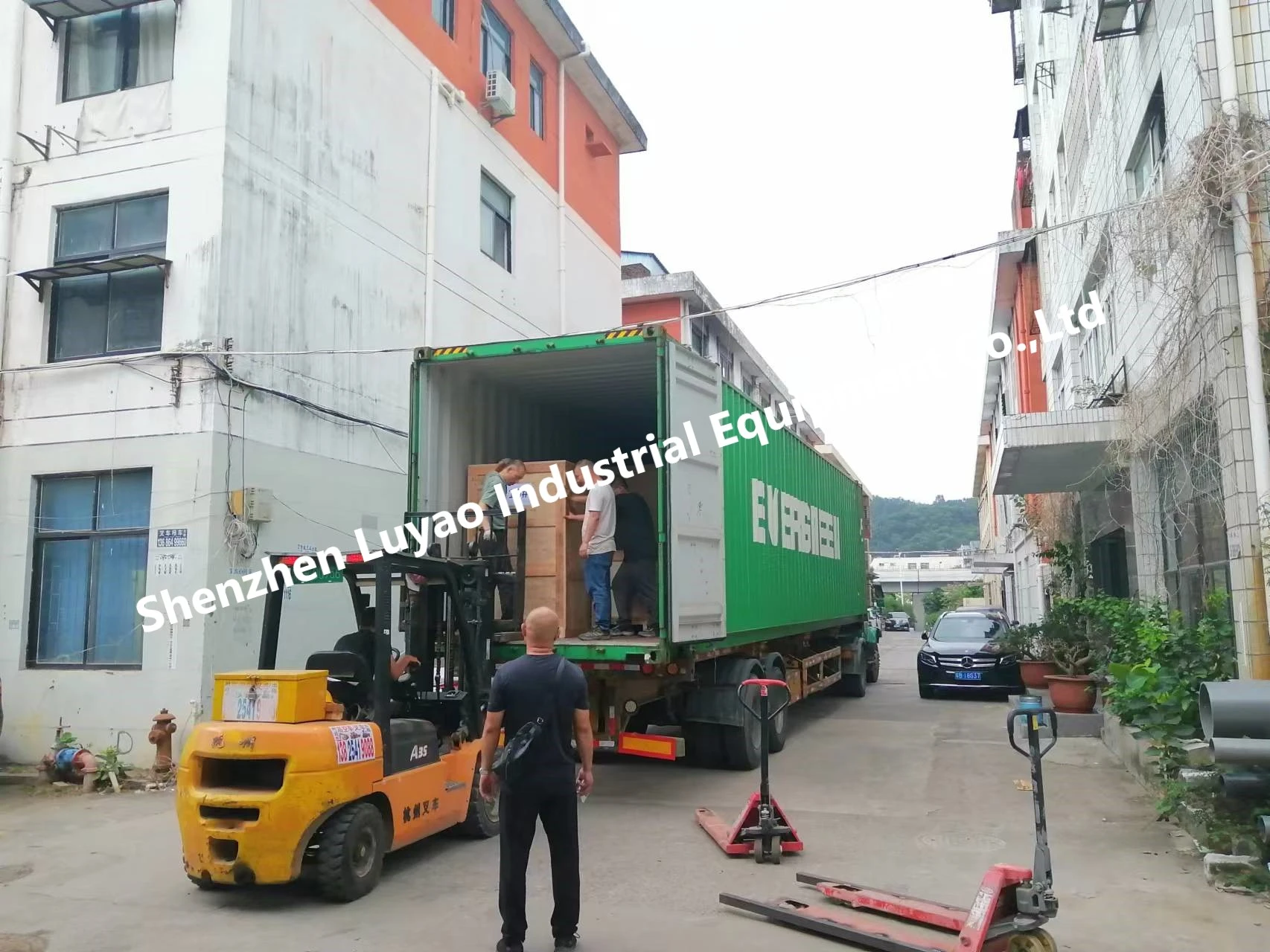 Airport luggage extraction turntable , Export to the United Arab Emirates