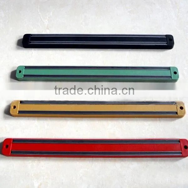 2015 Different size kitchen wall mounted plastic Magnetic knife storage strip magnetic knife holder rack