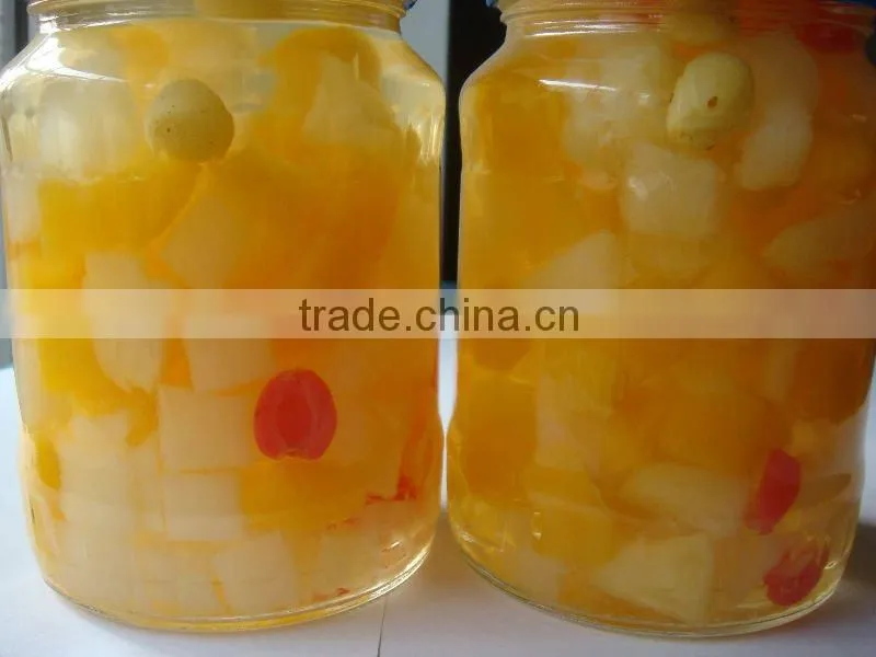 canned fruit cocktail in syrup