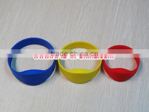 Factory Price RFID Fabric Wristbands for Events, HF NFC RFID Fabric Woven Wristbands in China