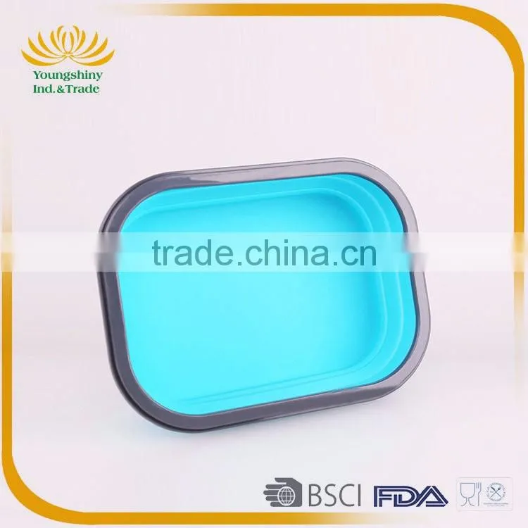 Portative silicone collapsible lunch box with lock