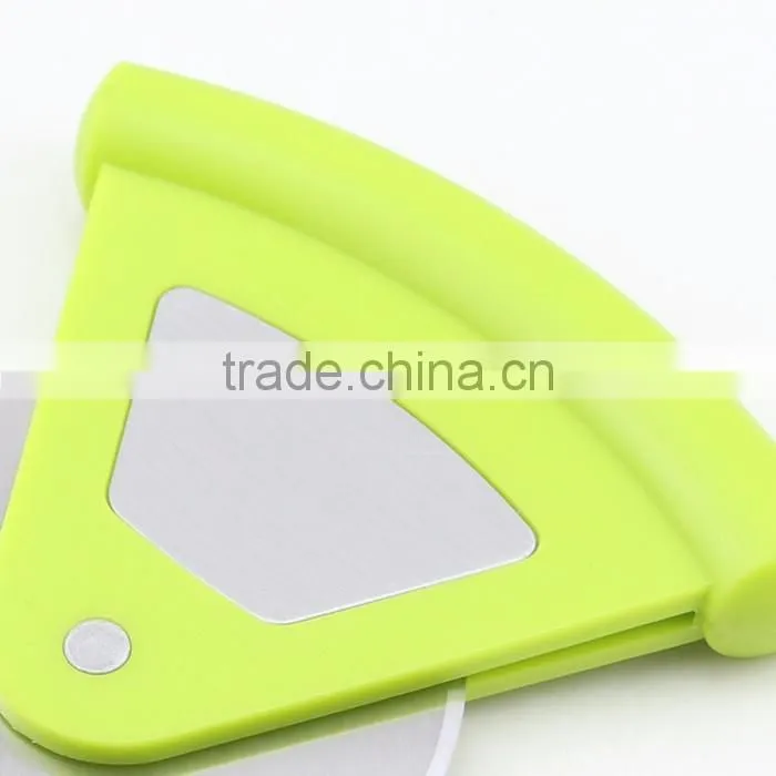 Plastic Handle Pizza Cutter with Stainless Steel Wheel