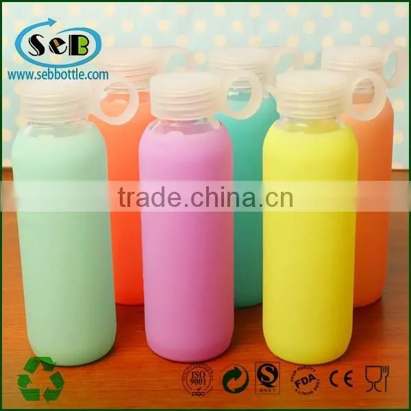 Eco-friendly glass sports portable water bottle with silicone sleeve couver holder wholesale