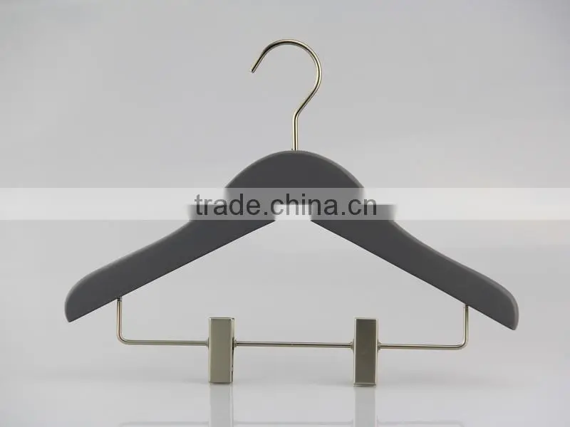 HA6879 plastic kids clothes hanger baby suits hanger with clips