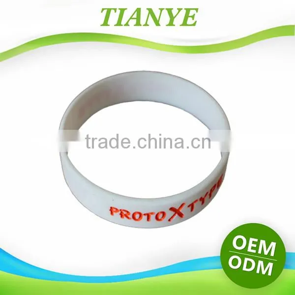 Customized cheap pretty design wristband silicon bracelet