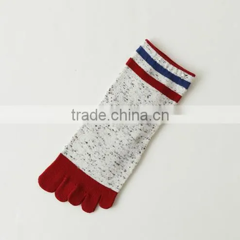 Hot Selling Japanese Design OEM School Lovely Girls Winter Comfortable Cotton Red Stripes Casual Injinji Yoga Socks