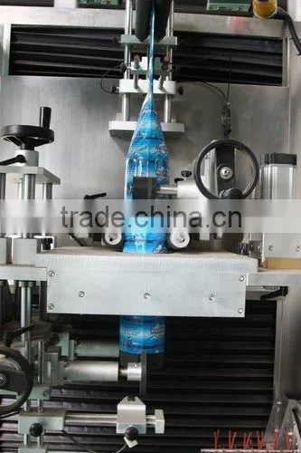 Sleeve labeling machine