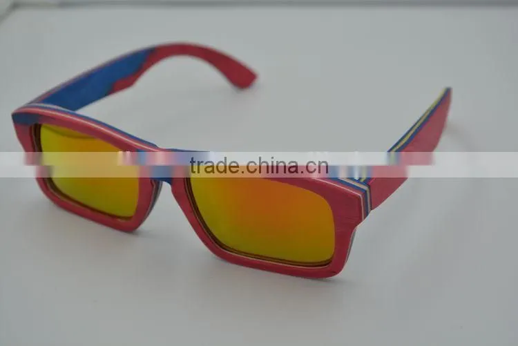2015 New Fashion Recycled Skateboard Wood Sunglasses Frame Outisdie Black Inside Red Sunglasses Mens Polarized Sunglasses