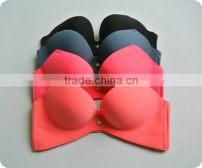 One piece seamless bra with wings sewing