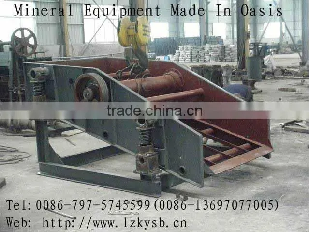 Three seat type linear vibration screen