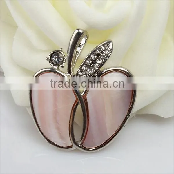 Apple shape pearl pendant
