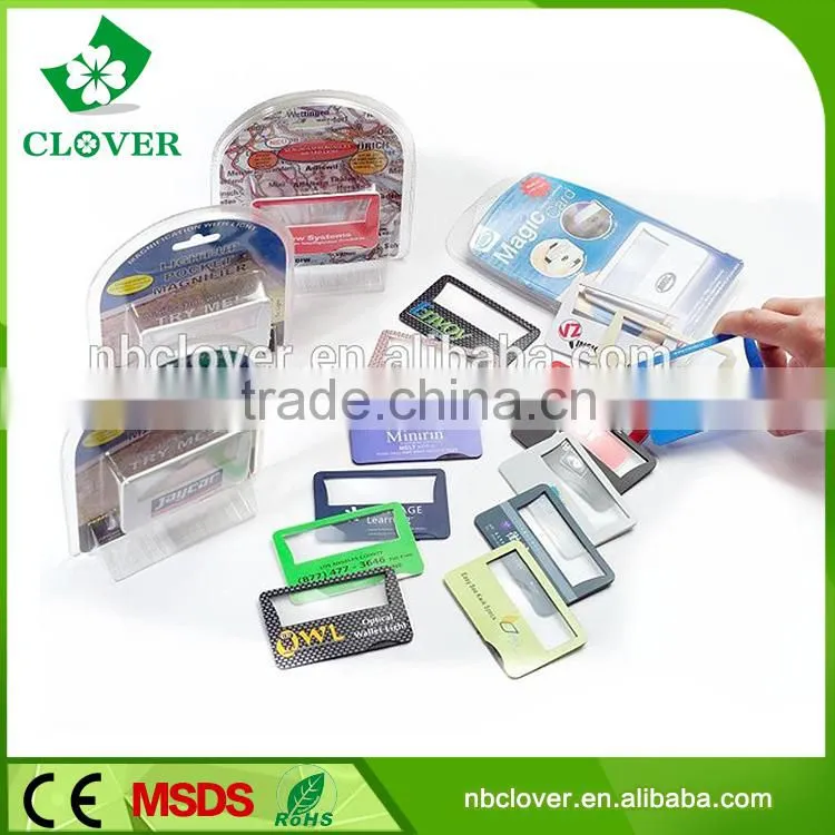 Portable plastic magnifying glass with light