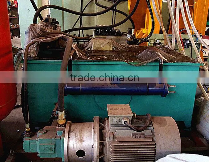 plastic blow moulding machine for road barricade
