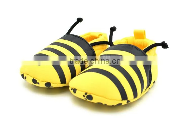 Lovely bee cotton baby booties