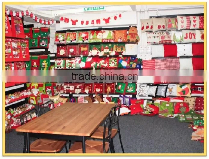 Red and green small plush christmas gift box