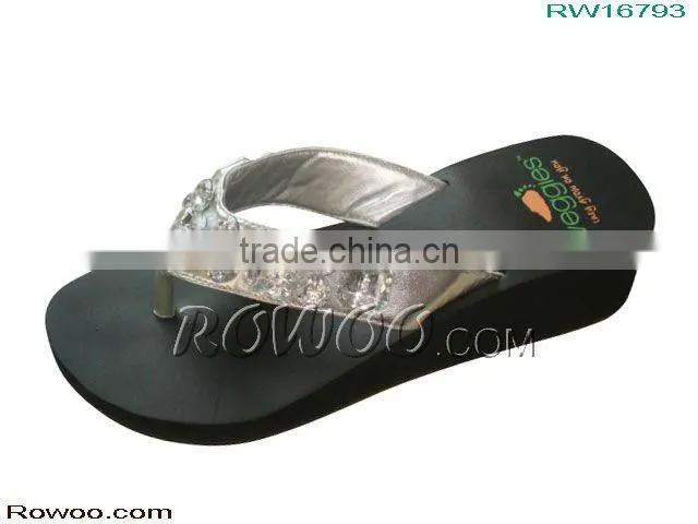 wedge slippers with ornament